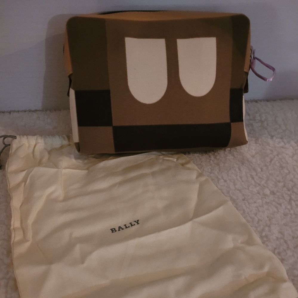 Bally Tan and Cream Men's Toiletry Bag Or Women's Cosmetic Bag